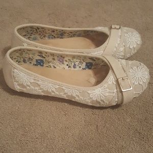 Size 7 Basic Editions flats